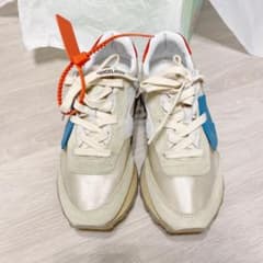 美品、オフホワイトの夏色スニーカーのサムネイル