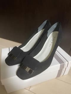 メルモ　新品未使用　スウェードパンプスのサムネイル
