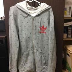adidasパーカーのサムネイル