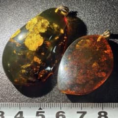 k18刻印　天然琥珀　ネックレストップ　約4.6・6㎝　15.8g(総重量) ㉑のサムネイル