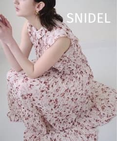 週末価格 スナイデル SNIDEL フリルプリーツワンピースのサムネイル