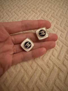 CHANEL ココマーク スクエア ピアス ホワイト ブラック - メルカリ