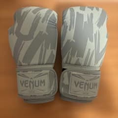 VENUM ボクシンググローブ 8OZ - メルカリ