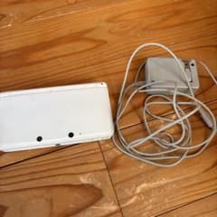 Nintendo 3DS ホワイト 本体と充電器のサムネイル