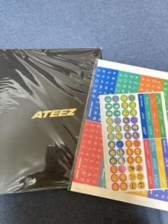 ATEEZ ファンクラブ入会特典　フォトカードバインダーとステッカーシールセットのサムネイル