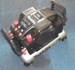 整備済　3ケ月保証付　Makita マキタ エアコンプレッサ AC462XLHのサムネイル