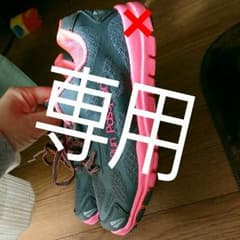 スニーカーのサムネイル