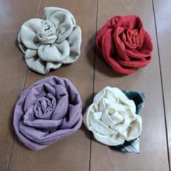ハンドメイド 布製コサージュ 4点セットのサムネイル