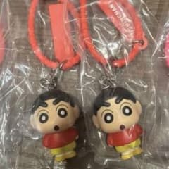 クレヨンしんちゃん　カラフルマルチチャーム 2点セットのサムネイル