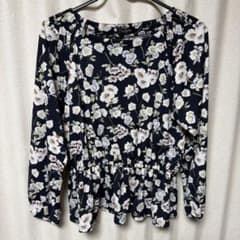 CLASSA 花柄 長袖 ペプラム トップスのサムネイル