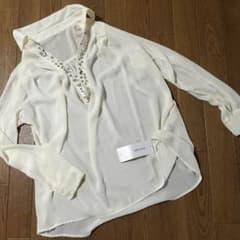 新品  イング  ビジューシャツ 不定期破格セール様専用！のサムネイル