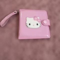 Hello Kitty ピンク 二つ折り財布 ストラップ付きのサムネイル