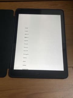 iPad ipad air 9.7 inch大画面 中古品 本体とカバー付きのサムネイル