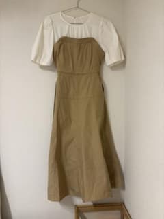 【美品】JUSGLITTY ワンピーのサムネイル