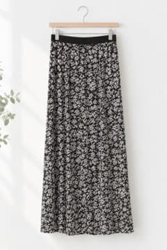 美品 ROPE PICNIC 花柄プリーツスカート 38 黒系 ロング丈