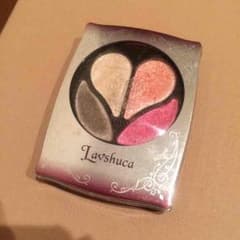 ラブーシュカ Lavshuca アイシャドウのサムネイル