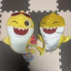 ベイビーシャーク ぬいぐるみ サングラス付きのサムネイル