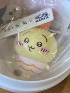 ちいかわ×くら寿司 びっくらポン うさぎ(エビ) フィギュアキーホルダーのサムネイル