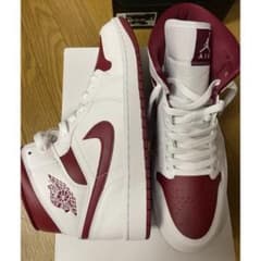 NIKE WMNS AIR JORDAN 1 MID 29cmのサムネイル