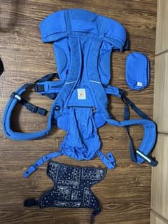 Ergobaby OMNIBreeze サファイアブルー ポーチ、ネックカバー付 Ergobaby OMNIBreeze サファイアブルー ポーチ、ネックカバー付 - メルカリ