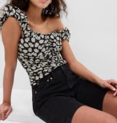 GAP クロップド ルーシェトップス　花柄のサムネイル