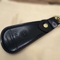 新品味用品】ガンゾ シューホーンキーホルダー シェルコードバン