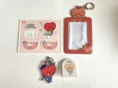 BT21 TATA セット(トレカケース・アクスタ・キーホルダー・クリップ)のサムネイル