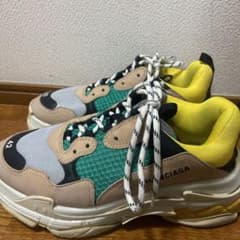 BALENCIAGA triplesのサムネイル