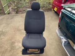 ハイエー４型ワイド助手席シート（新車外し）のサムネイル