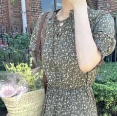 LAUIR（ラウアー） 花柄シフォンリボンロングワンピース （ダークグリーン）Mのサムネイル