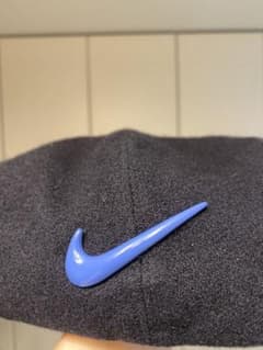 Nike 黒 ハンチング帽 青いスウッシュ