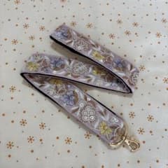 インド刺繍 スマホショルダーストラップ パープル ゴールド 花柄 スパンコール