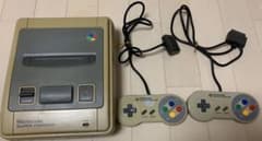 Nintendoスーパーファミコン コントローラー 箱付き レトロ 動作確認済みのサムネイル