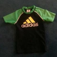 adidasのラッシュガードのサムネイル