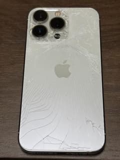iPhone 13 Pro シルバー 背面ガラス割れのサムネイル