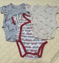 肌着　ボディースーツ　UNIQLO   3枚セットのサムネイル