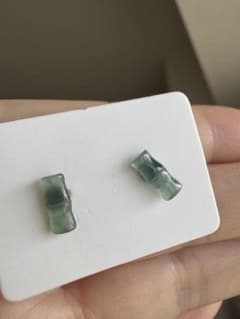 1631）天然翡翠Aジェット 本翡翠ブルー 両耳用 竹デザイン - メルカリ