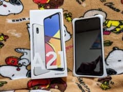 【ちゃん様専用】Galaxy A21 SC-42A ホワイト SIMフリーのサムネイル