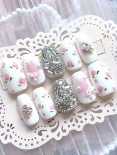 No.３　ネイルチップ　フレンチガーリー薔薇チークネイル　ワンホン　スナ系のサムネイル
