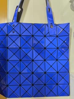 R*読様 BAO BAO ISSEY MIYAKE トートバッグ ブルー - メルカリ