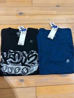 新品　タグ付き　KAWS UT Tシャツ 2枚セット ブラック M ネイビー Sのサムネイル