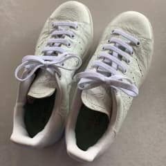adidas スニーカーのサムネイル