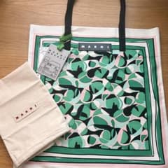 新品タグ付き】Marni Market バンダナトート ピンク/グリーン - メルカリ