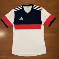 adidas 半袖Tシャツのサムネイル
