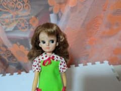 初代リカちゃん　本体プラス　くるみちゃんの衣装のサムネイル