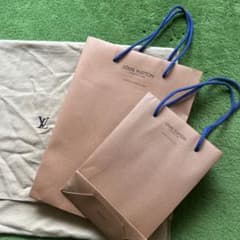 値下げ　LOUIS VUITTON ショップ袋 2枚 ＆ 保存袋 セットのサムネイル