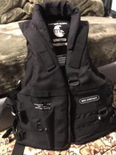 新品　未使用　マズメ MZXLJ-072 MZX コンタクトライフジャケット mazume コンタクトライフジャケット