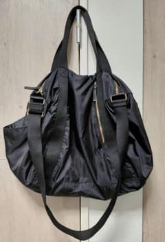 【美品】H&M　ナイロンボストンバッグ　黒 10×33×13cmのサムネイル