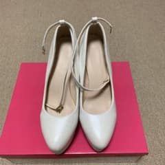 ホワイトストラップ付きハイヒール　パンプス　パンストのサムネイル