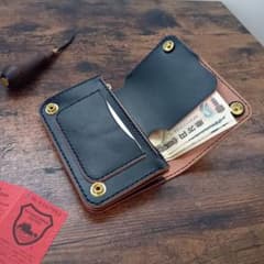 栃木レザー お札折らずに収納できる無骨なミドルトラッカーウォレット BTW 100%栃木レザー】お札を折らず収納できるミドルトラッカーウォレット